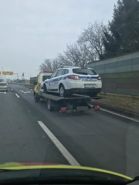 FOTO: Prizori z naših cest! »Tole mi je polepšalo dan, zgleda, da so slikali iz rešilca«