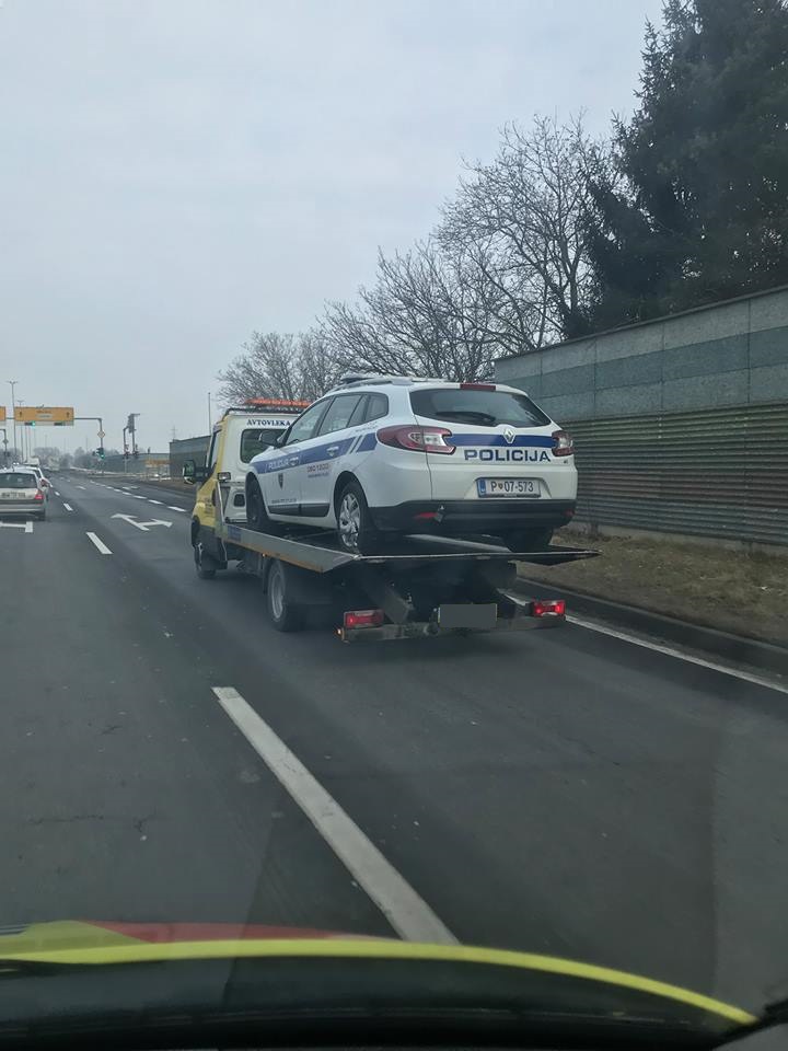 FOTO: Prizori z naših cest! »Tole mi je polepšalo dan, zgleda, da so slikali iz rešilca«