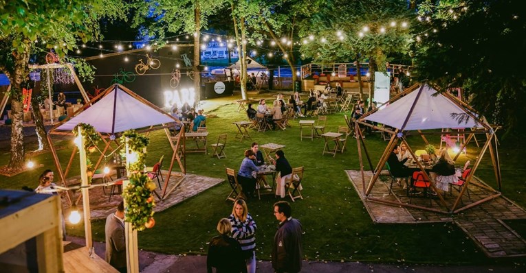 Čisto blizu nas! Dobili čudovit Gin Park, vse je prilagojeno tej pijači