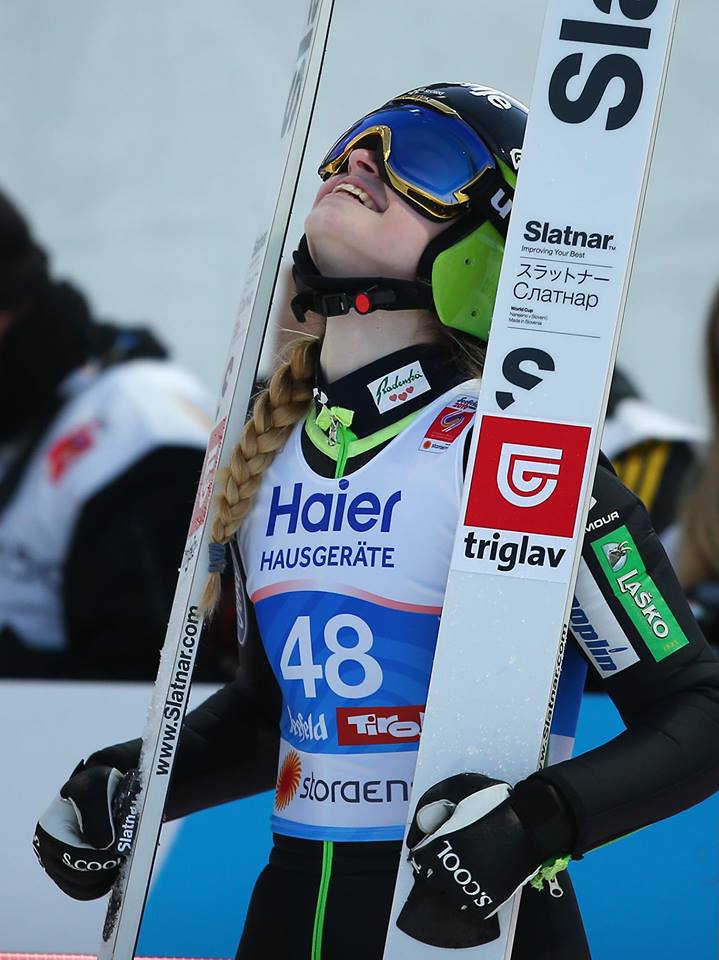 Nika Križnar zmagala na poletni VN na Češkem, štiri Slovenke med peterico