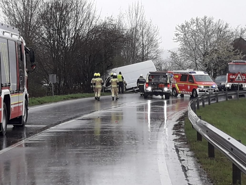 FOTO: To so posledice hude nesreče, na deževni dan v Radečah