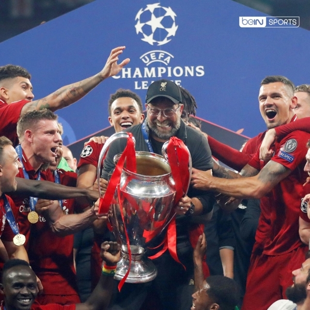 VIDEO: Liverpool zmagovalec Lige prvakov! A pozornost je ukradla bujna svetlolaska, ki je oglaševala ...