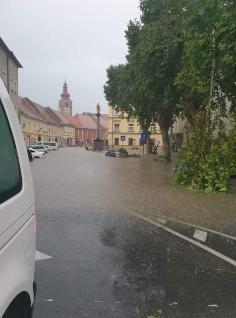 VIDEO: Šokantni prizori iz Slovenije: neurja, toča, veter presegel 100 kilometrov na uro ...
