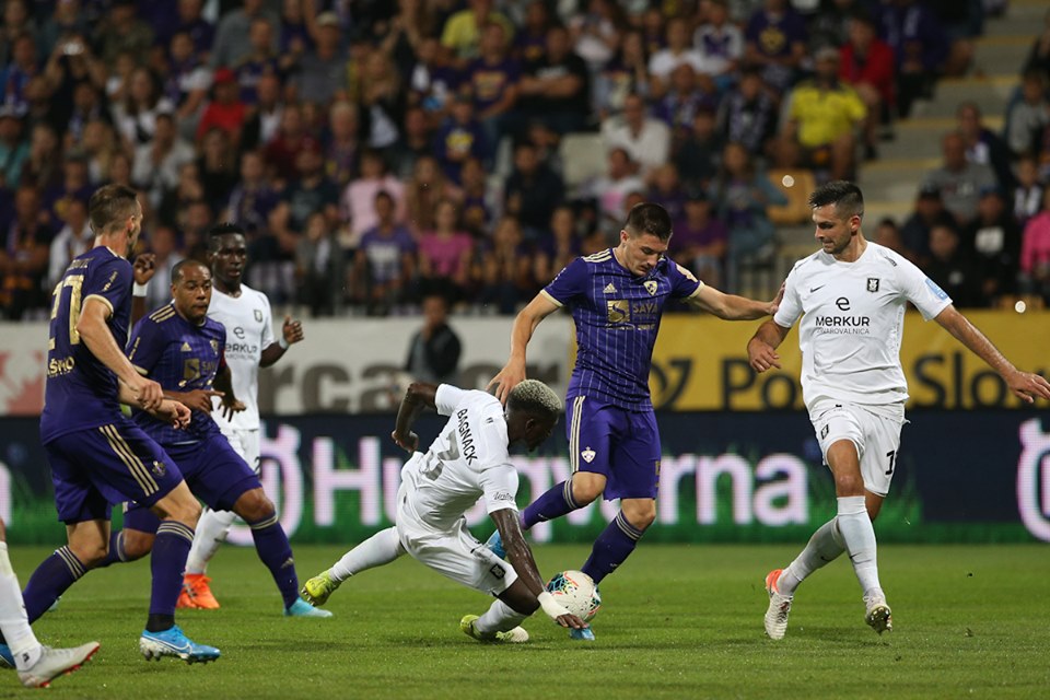 Večni derbi ni napolnil Ljudskega vrta! Maribor z igralcem več, a mreža Olimpije se ni zatresla
