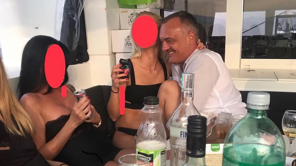 FOTO: Nova afera! Eksplicitne fotografije župana, ladja se je nahajala na Jadranu