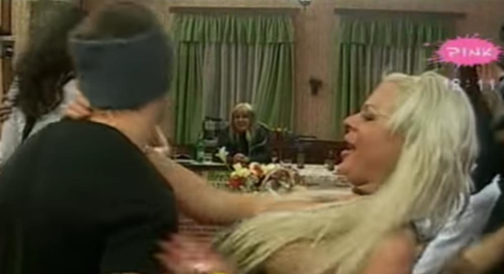 BILA JE INTIMNA Z VEČ PEVCI, V JAVNOST JE PRIŠEL NJEN ŠKANDALOZNI VIDEO! Kontroverzna Slovenka danes izgleda tako