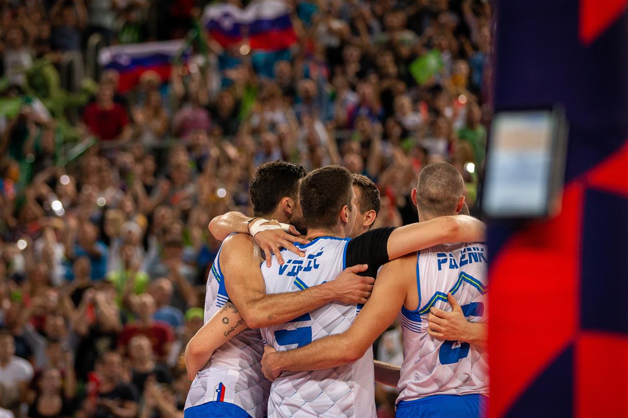 Prodajal karto za današnji polfinale, da bi pomagal malemu Krisu! Ne boste verjeli, kaj je storil kupec