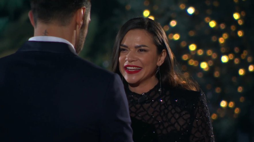 Gregor, ti pa si jo označil za hladno!? Ona pri 34-tih kaže svojo zadnjico