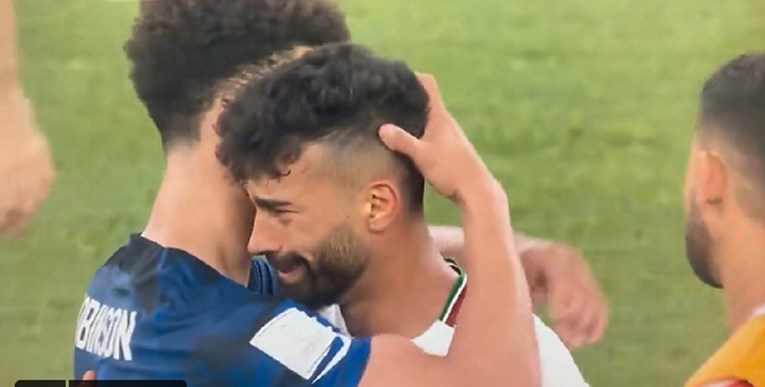 Prizor po tekmi med Iranom in ZDA obkrožil in navdušil ves svet!