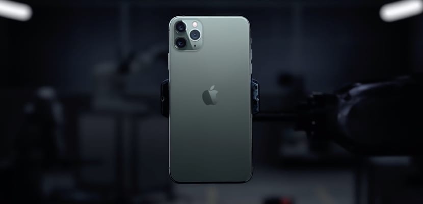 VIDEO: Je to sploh mogoče? Novi iPhone je boljši in tudi cenejši