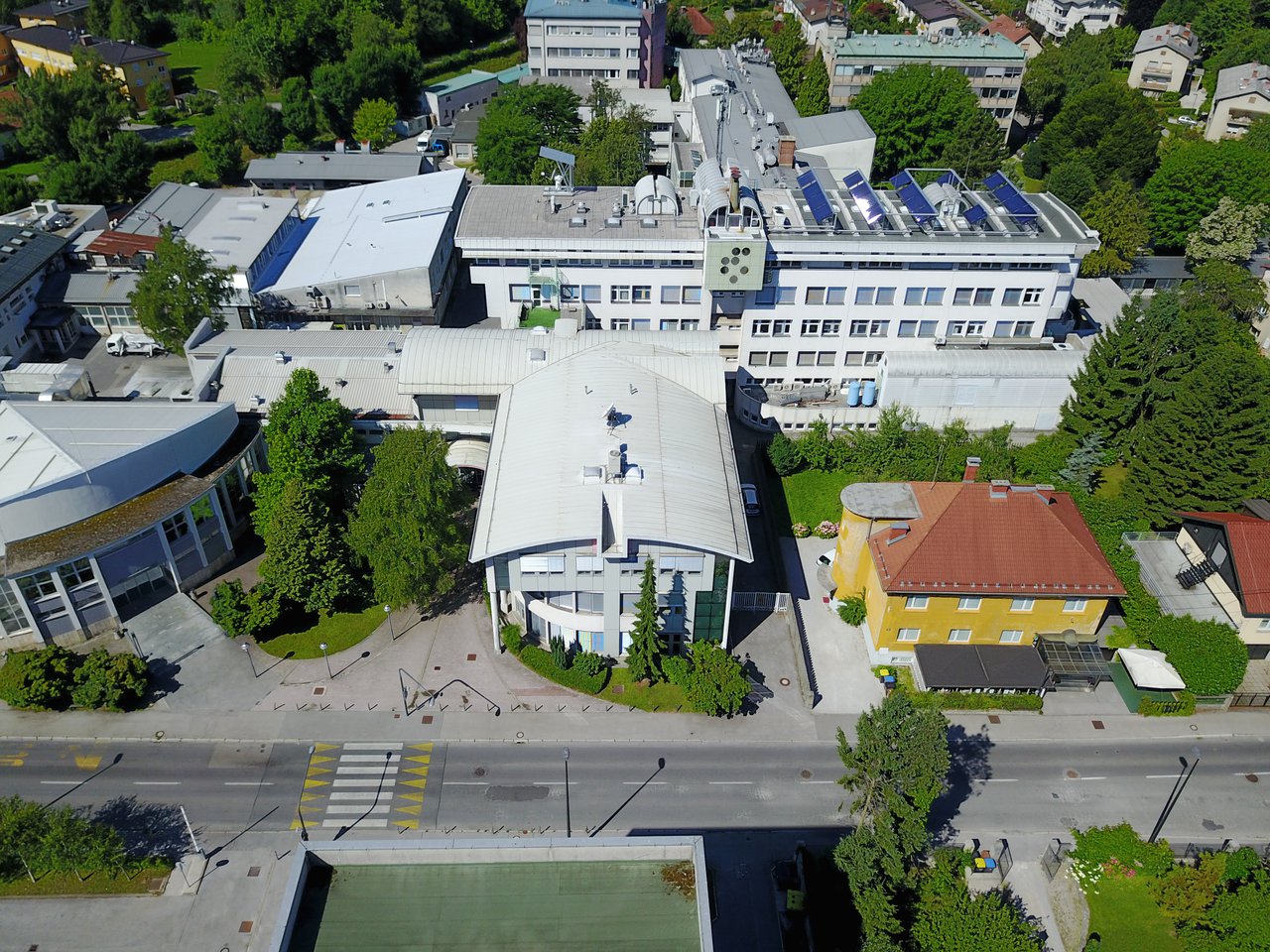 6000 evrov na mesec za ležanje v postelji! Prijave odprte, prijavite se lahko tukaj