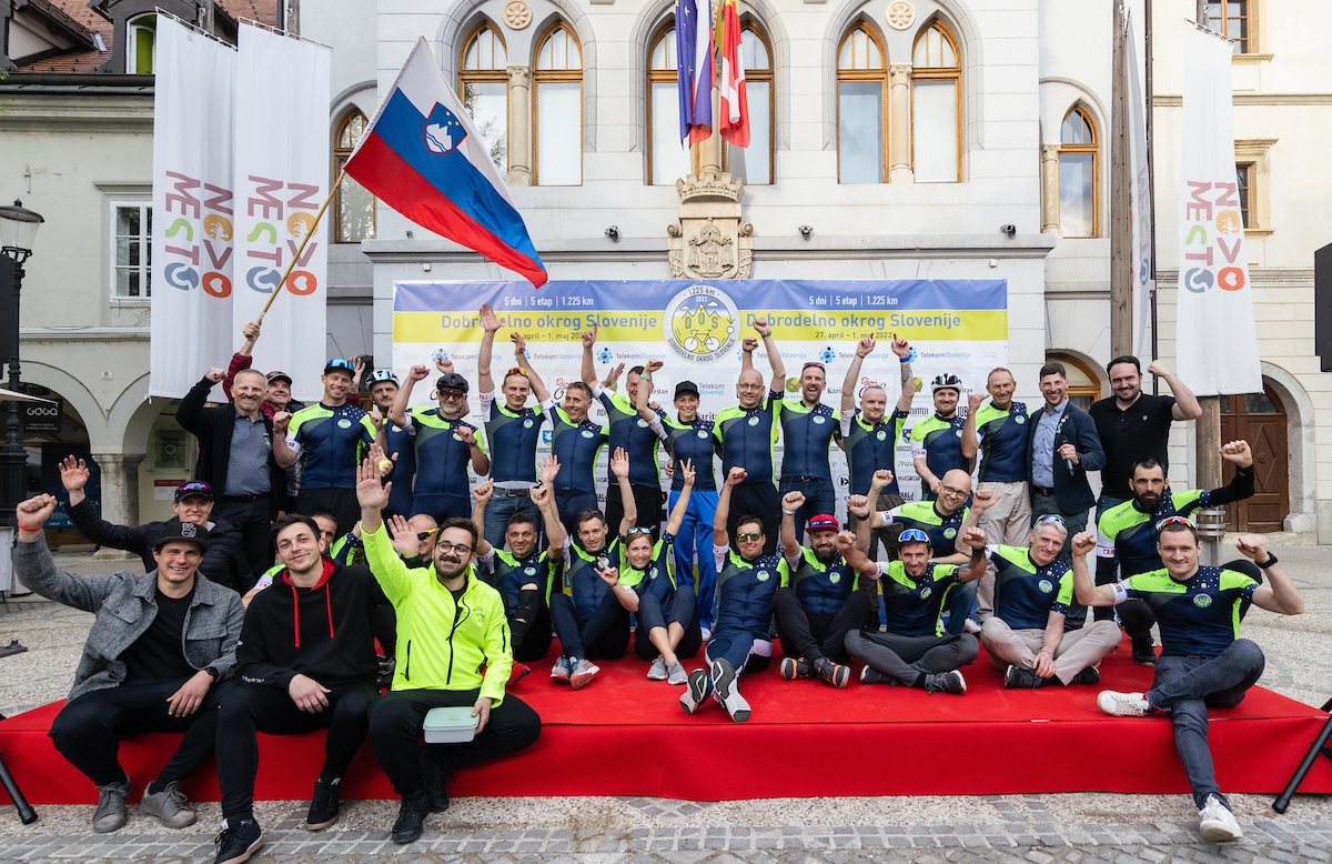 FOTO: Kdo je Dami Zupi iz Krškega, ki z ekipo dobrodelno kolesari za otroke okoli Slovenije?
