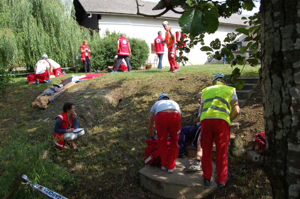 Reševali izpod ruševin in utopljenca - FOTO
