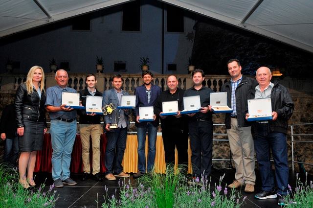 Festival modre frankinje kljub kislemu vremenu privabil množico - FOTO