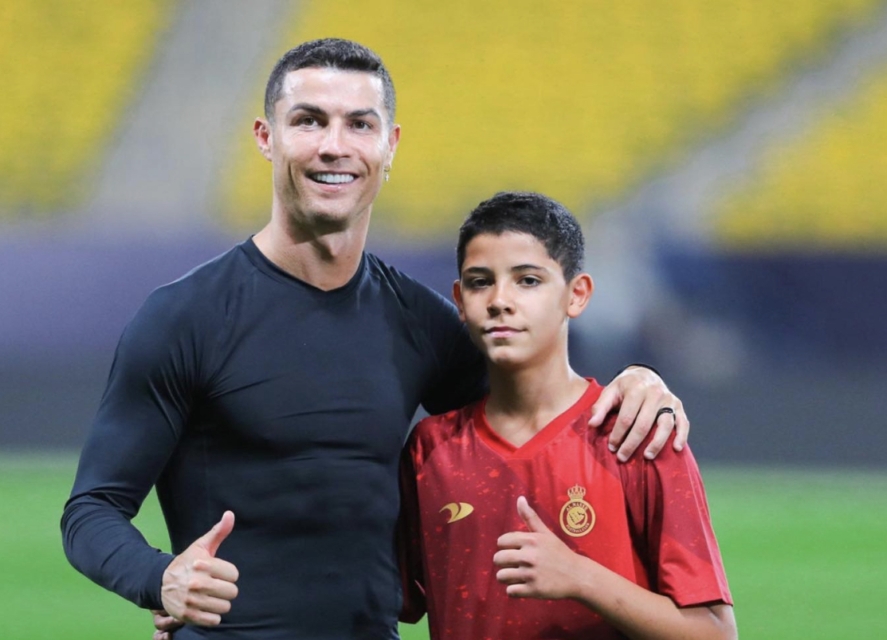 Sin Cristiana Ronalda po očetovih stopinjah, podpisal je za isti klub