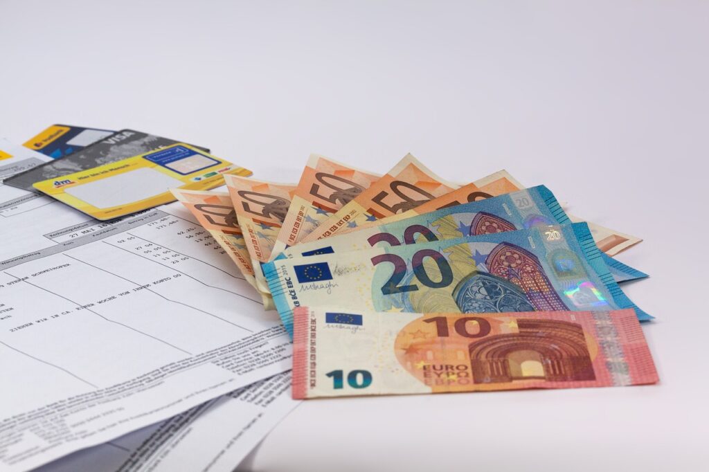 shutterstock_1098099728 - NaDlani.si Informativni izračuni dohodnine so lahko v veliko pomoč