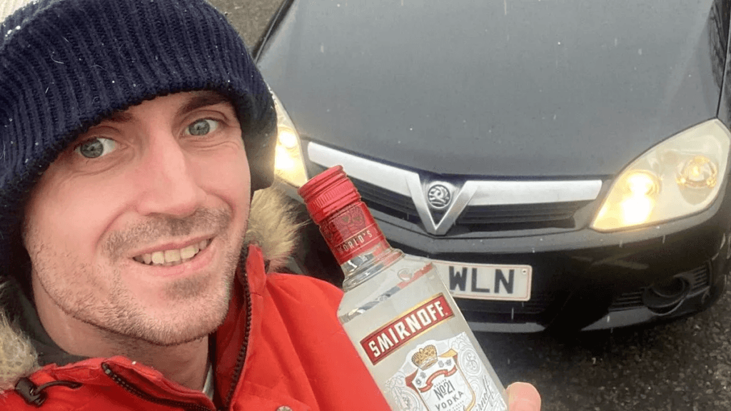 Inovativna uporaba vodke za odmrzovanje avtomobilskih stekel