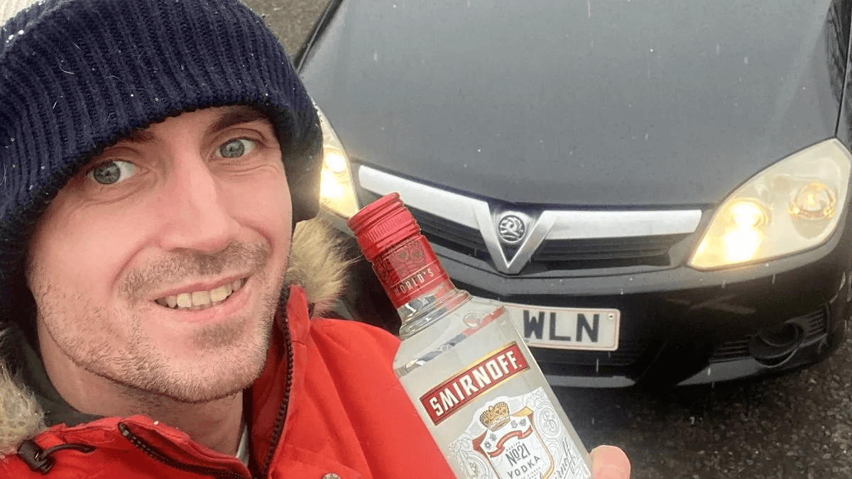 Inovativna uporaba vodke za odmrzovanje avtomobilskih stekel