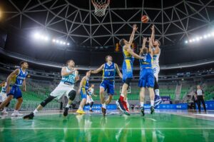 Slovenija v 1. polčasu razbila Ukrajino, potem trepetala