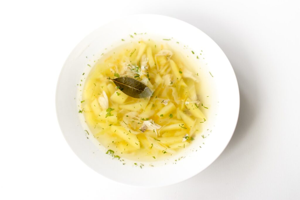 Kislo zelje je lahko tudi v juhi, ki ima veliko zdravilnih učinkov