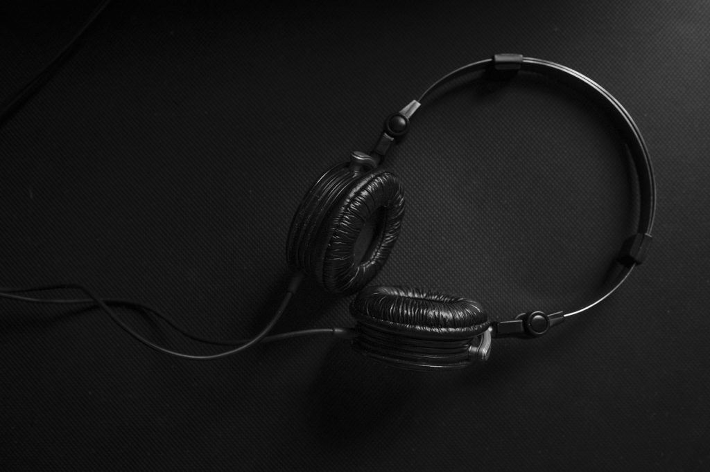 Microsoft izdelal nove Surface Headphones 2 in Surface Earbuds