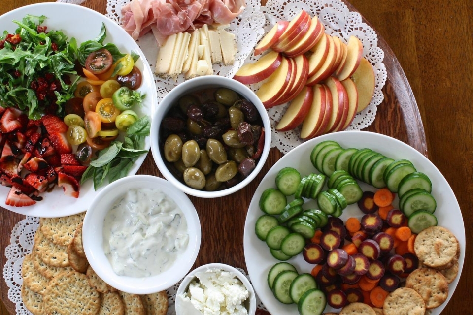 Najboljša-poletna-solata-za-vroče-dni-je-pred-vami-v-petih-receptih - NaDlani.si