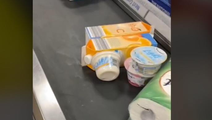 VIDEO: Vam trgovke prehitro skenirajo izdelke na blagajni? Potem morate videti tale trik