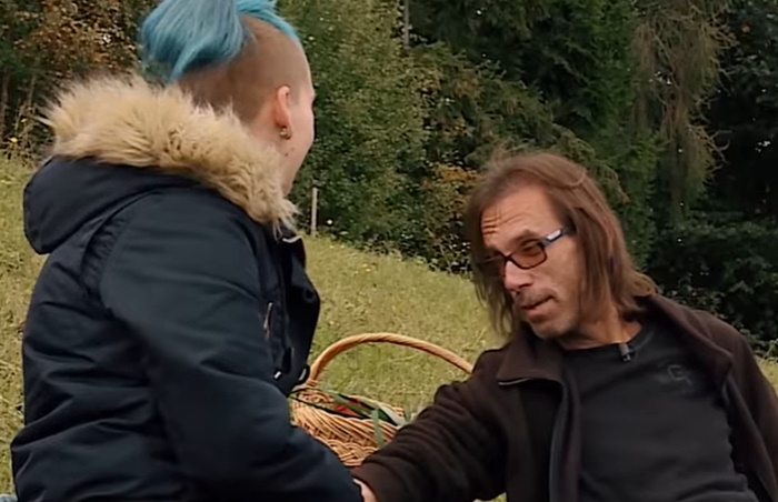FOTO: Uroš, ki si je narobe tetoviral ime nesojene ljubezni, šokiral s preobrazbo, pa tudi žensko ima