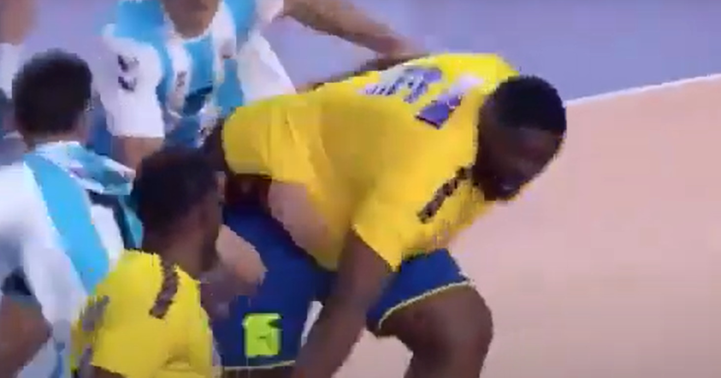 Rokometaš Konga je novica dneva na SP v Egiptu! Njegov klub trdi, da tehta 110 kg
