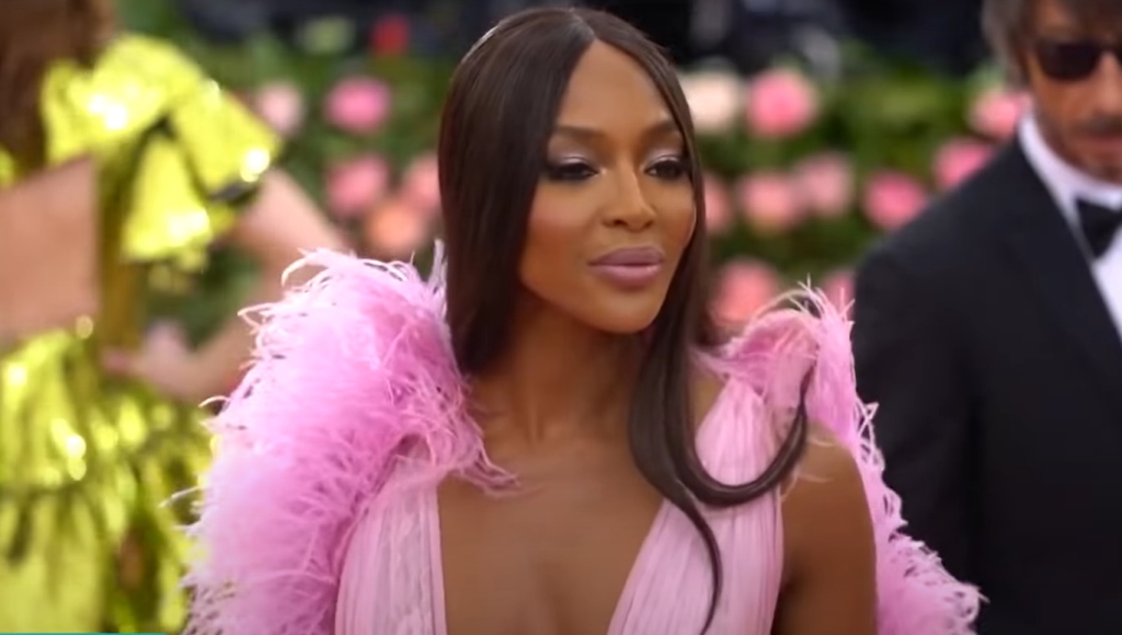 Naomi Campbell pri 51-tih letih postala mati deklice