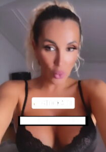 Uf, Carmen iz Sanjskega moškega 'sprobala' robo iz erotične trgovine!