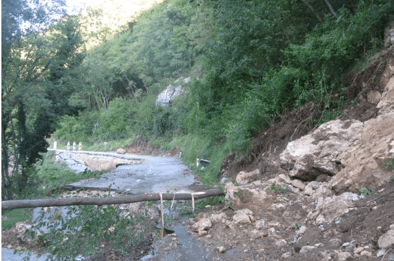 Cesta Mokronog- Boštanj zaprta