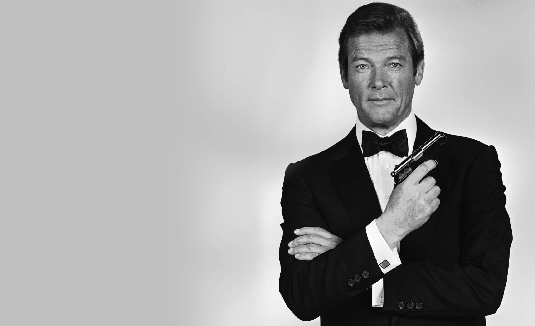 Umrl James Bond - VIDEO