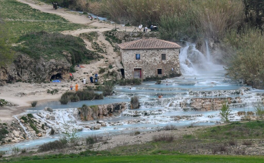 Vrtnarjenje aprila: Največja napaka vrtičkarjev (in kako jo lahko preprosto preprečite) - NaDlani.si Saturnia, terme v toskani, ki vabijo v svoj objem