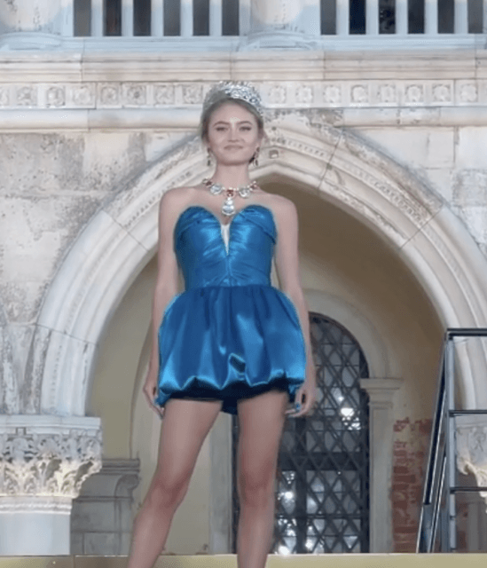 VIDEO: 17-letna hči Heidi Klum zablestela na modni brvi v Benetkah