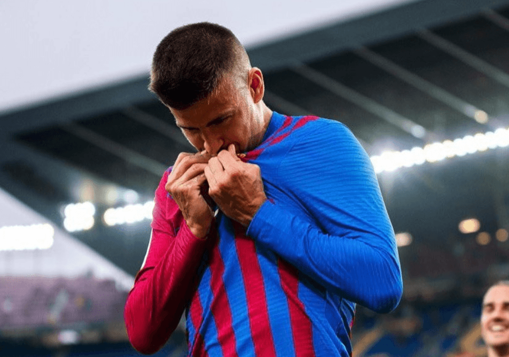 Bo moral Gerard Piqué igrati z dresom s Shakirinim imenom?