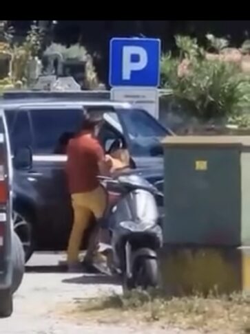Sredi belega dne sta občevala na parkirišču Vinakoper: Je krivo vino ali vročina?