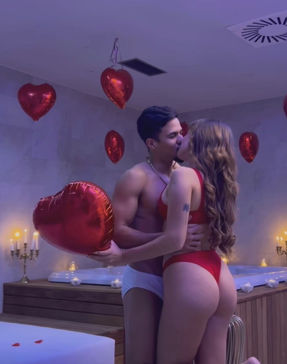 Uf, poglejte, kaj je finalistka Sanjskega moškega počela v hotelu