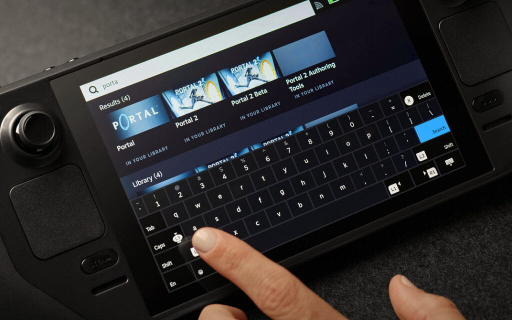 SteamDeck je stvaritev podjetja Valve, ki se je proslavilo s platformo Stream in množico računalniških iger