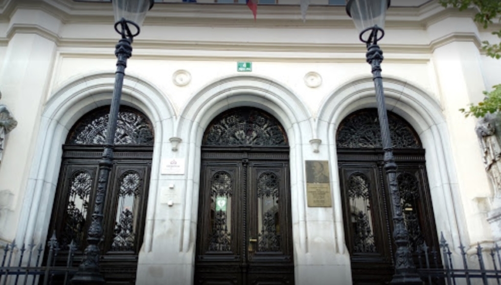 Po tragični smrti mladoletnega dijaka na Vegovi: mar družabna omrežja razkrivajo razlog za tragedijo?