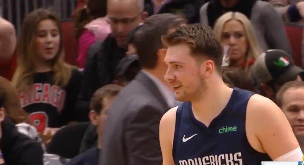 Dončić se je smejal trenerju Bikov zaradi nenavadne poteze, potem pa zgrešil za zmago #VIDEO