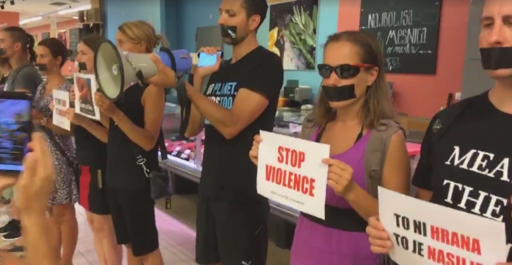 VIDEO: Ste videli, kaj vegani počnejo v Sloveniji? To so ekstremi iz mesnega oddelka