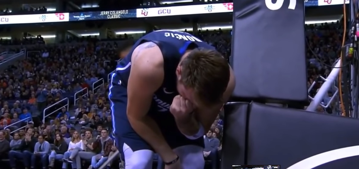 Groza, Dončič dosegel rekordnih 42, med tekmo pa se mu je zgodilo to#VIDEO