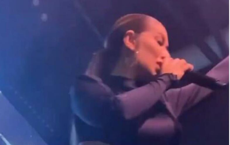 VIDEO: Pevki Tei so ušle med nastopom, občinstvo je vse posnelo