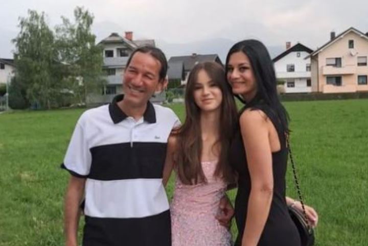 Poglejte to fotografijo! Renata Bohinc srečna, ob njej spet Primož Peterka