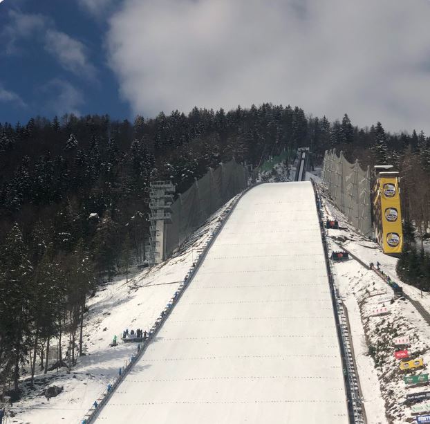 V Planici polet dneva 248 metrov, na tekmi devet Slovencev