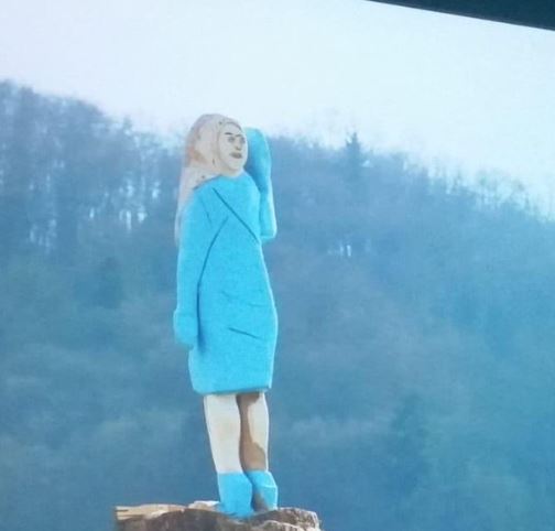 FOTO: V sevniški občini prvi javni kip Melanie Trump! Spletni komentatorji v šoku: A se zaje***ate?