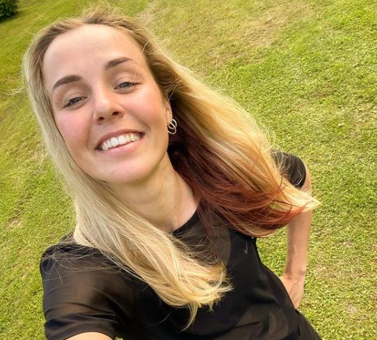 VROČE FOTOGRAFIJE! Najboljša slovenska smučarska tekačica gola na Korčuli
