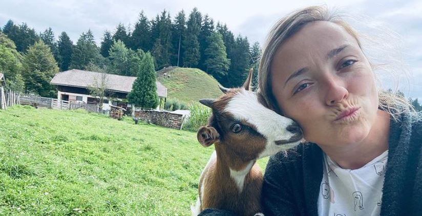 Anja Ramšak se je vrnila po bolezni, na fotografiji pokazala dosti gole kože