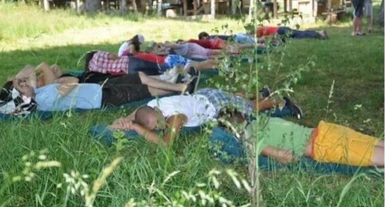 V Črni gori poteka tekmovanje v ležanju, zmagovalec bo prejel 350 evrov